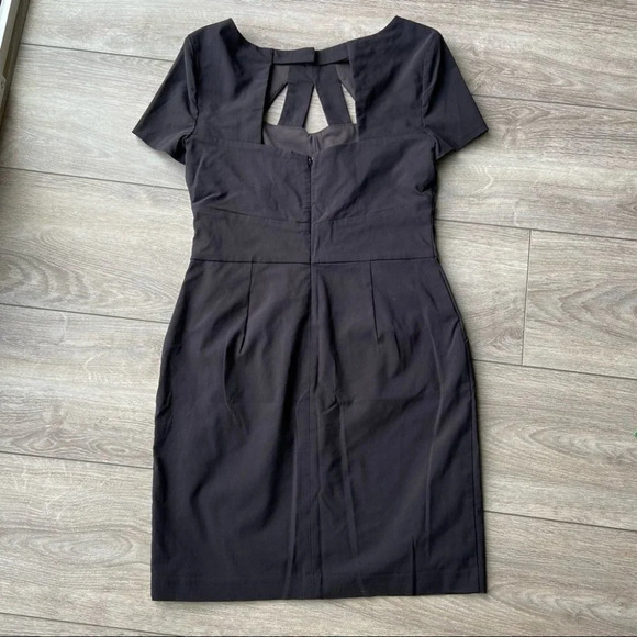 Le Chateau Stretch  Keyhole Neckline Sheath Dress - Picture 8 of 14